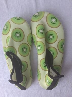 Kids Green Kiwi Print Water Shoes with Elastic Heel
